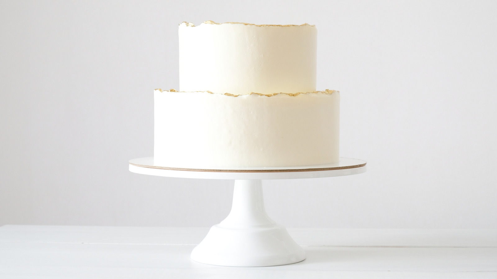 Pushing Straws Into Cake Tiers Helps Each Layer Stand Tall